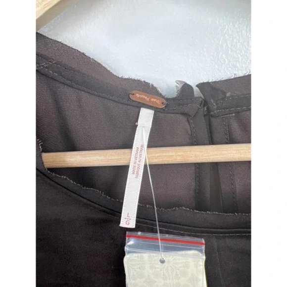 Free People Remi Draped Cap Sleeve Crop Top Elastic Hem Chocolate Sz: Large NWT - Picture 7 of 11